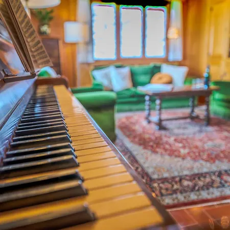Domaine Exceptionnel Avec 5 Chalet